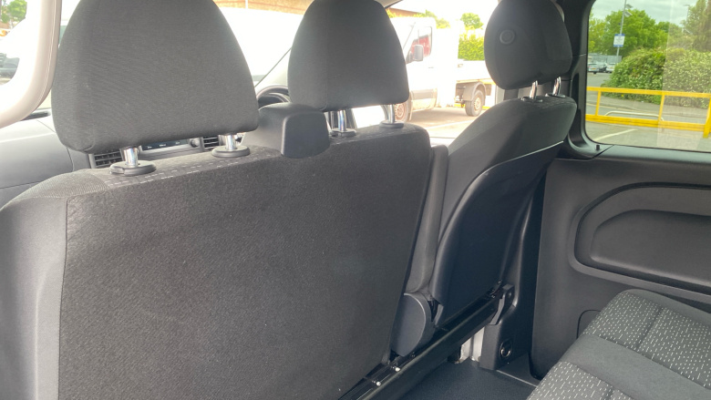 Mercedes-Benz Vito L2 Diesel Rwd 116CDI Premium Crew Van 9G-Tronic